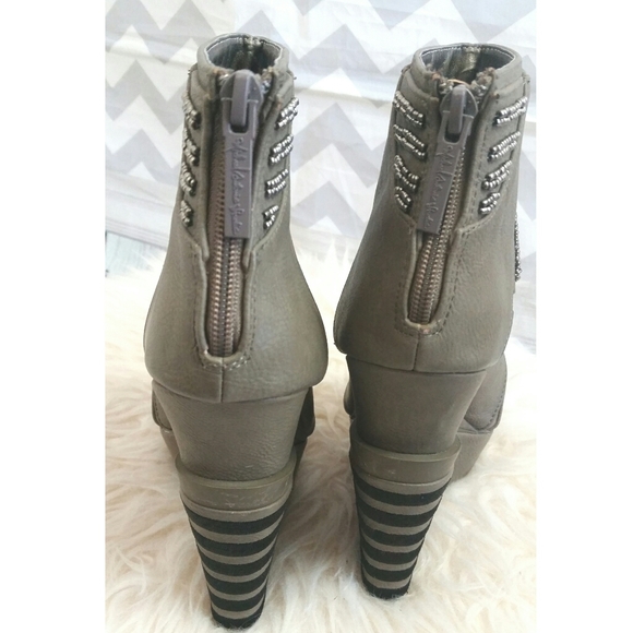 Michael Antonio Studio Cass Taupe Beaded Wedge 6 - Picture 7 of 8